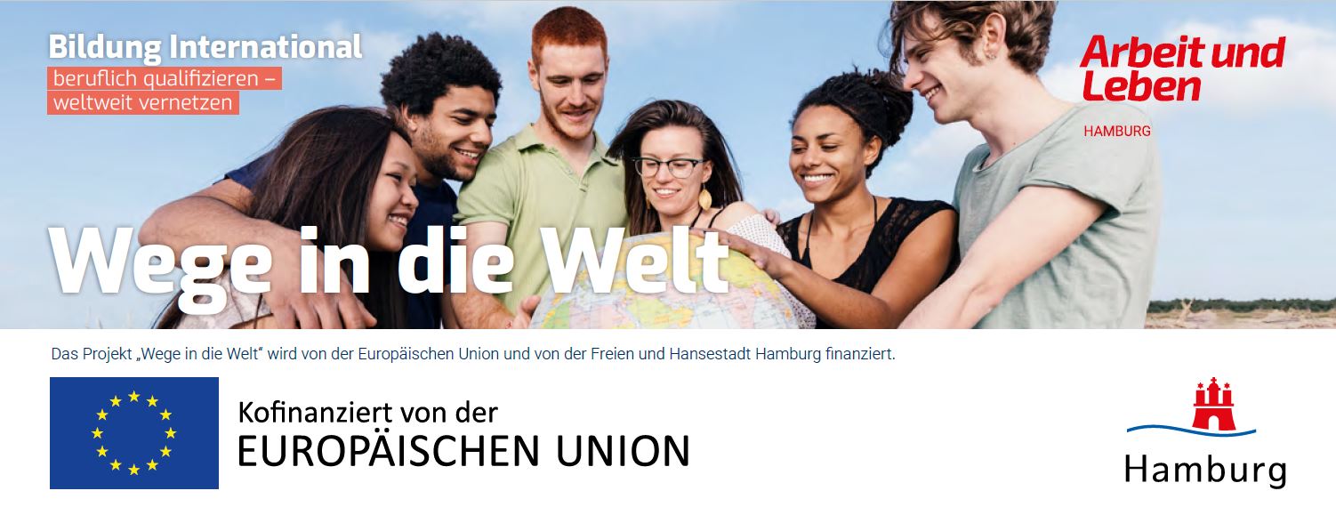 Titelbild vom Flyer Wege in die Welt, abgebildet eine Gruppe junger Menschen mit Globus, fünf Personen