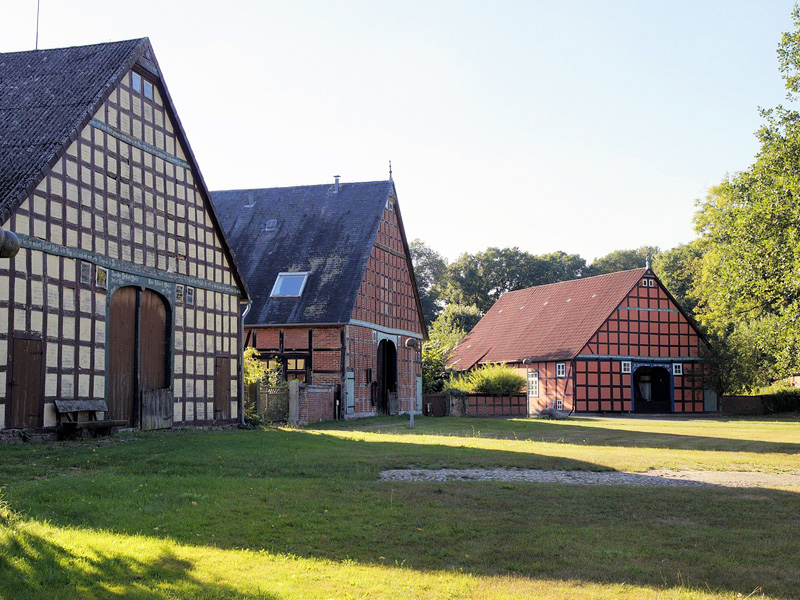 Wendland Rundlingsdorf mit drei Fachwerkhäusern Wendland Rundlingsdorf mit drei Fachwerkhäusern