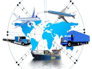 Grafik mit Weltkarte und Flugzeug, LKW und Schiff