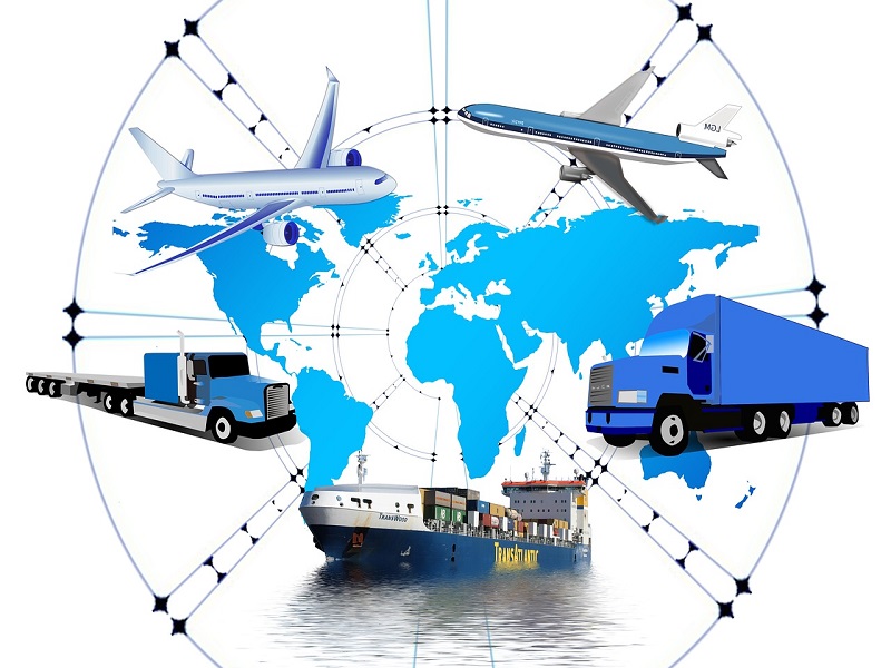 Grafik mit Weltkarte und Flugzeug, LKW und Schiff
